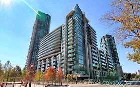 Lakefront Living Downtown Toronto - Free Parking, Gym, Indoor Pool